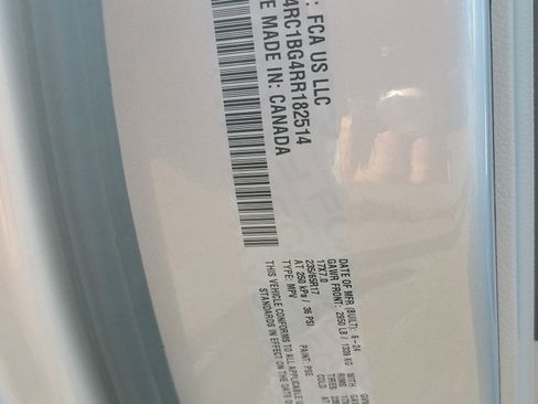 Used 2024 Chrysler Pacifica Touring-L image 35