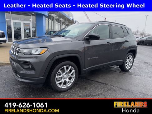 Used 2024 Jeep Compass Latitude image 2