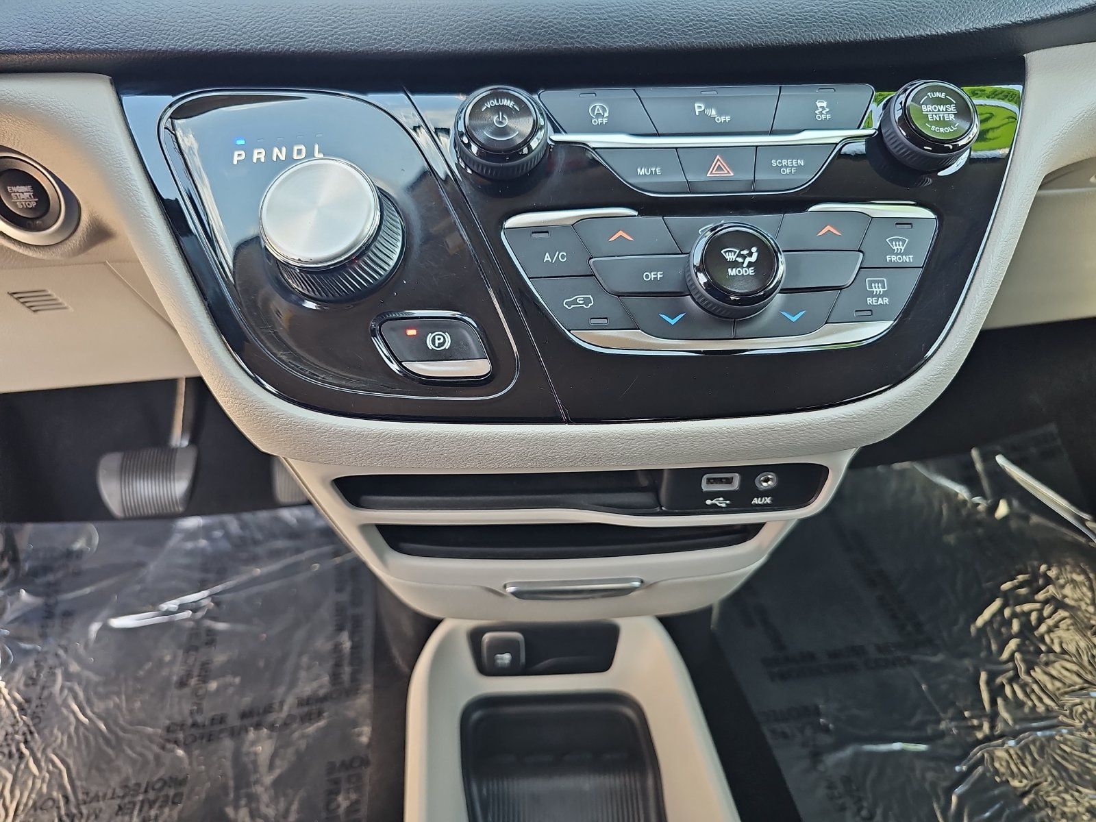 Used 2019 Chrysler Pacifica LX w/ Tire & Wheel Group FWD image 25