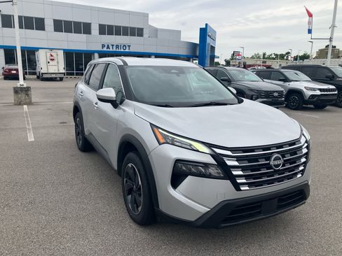 Used 2025 Nissan Rogue SV FWD image 1