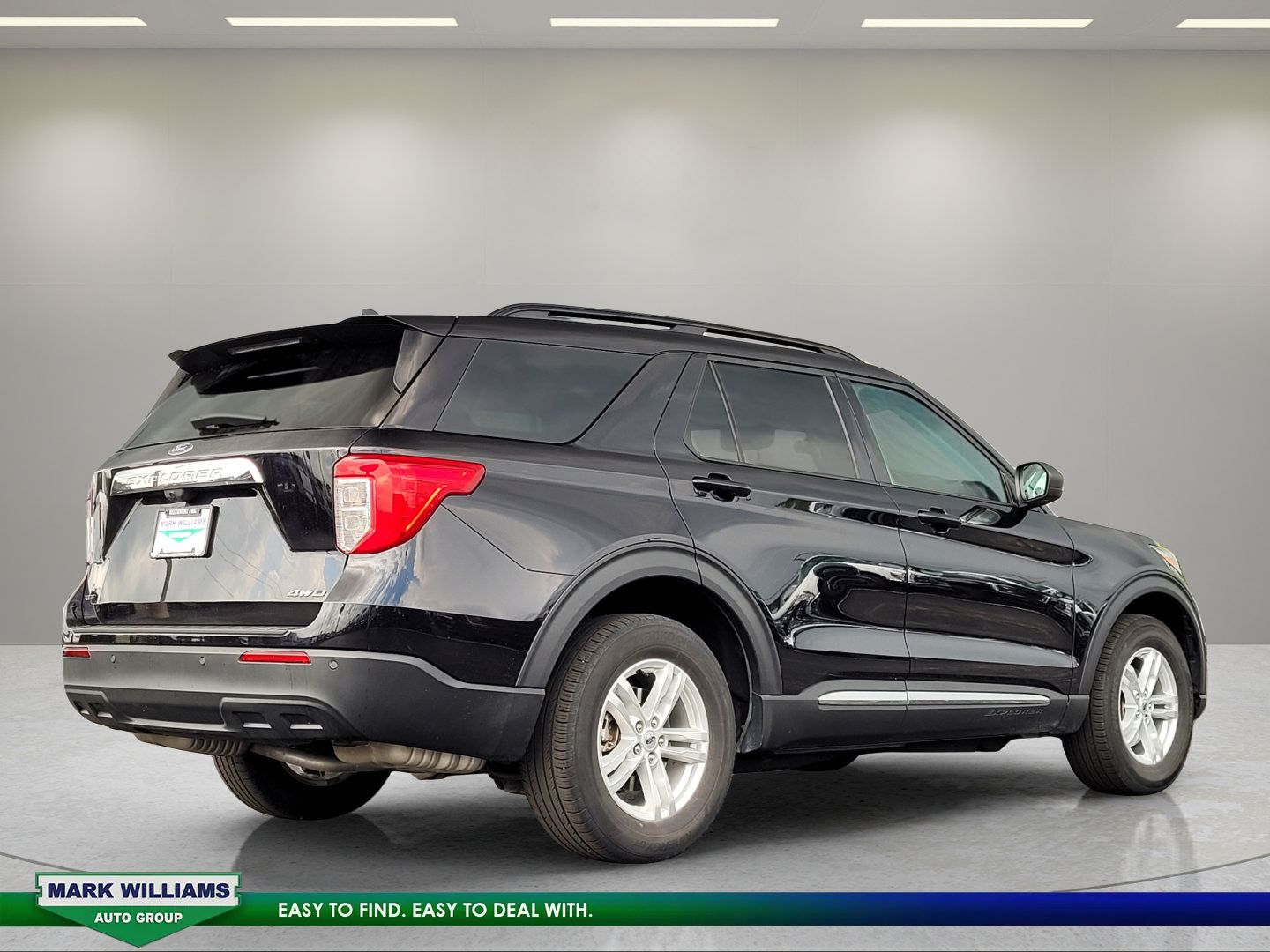 Used 2024 Ford Explorer XLT AWD/4WD image 4
