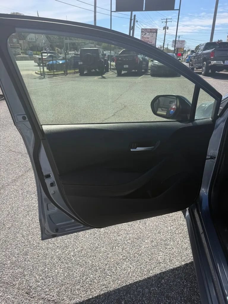 Used 2020 Toyota Corolla LE FWD image 9
