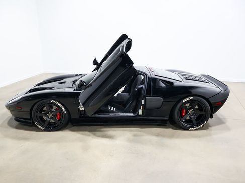 Used 2006 Ford GT RWD image 17