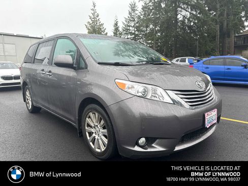 Used 2017 Toyota Sienna XLE image 1