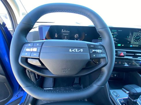 New 2026 Kia Sportage EX FWD image 17