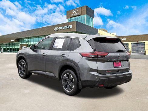 Used 2025 Nissan Rogue SV w/ SV Premium Package FWD image 8