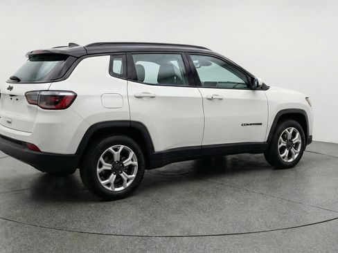 Used 2025 Jeep Compass Latitude image 7