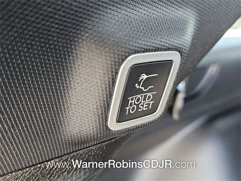 New 2025 Jeep Grand Cherokee Altitude image 12