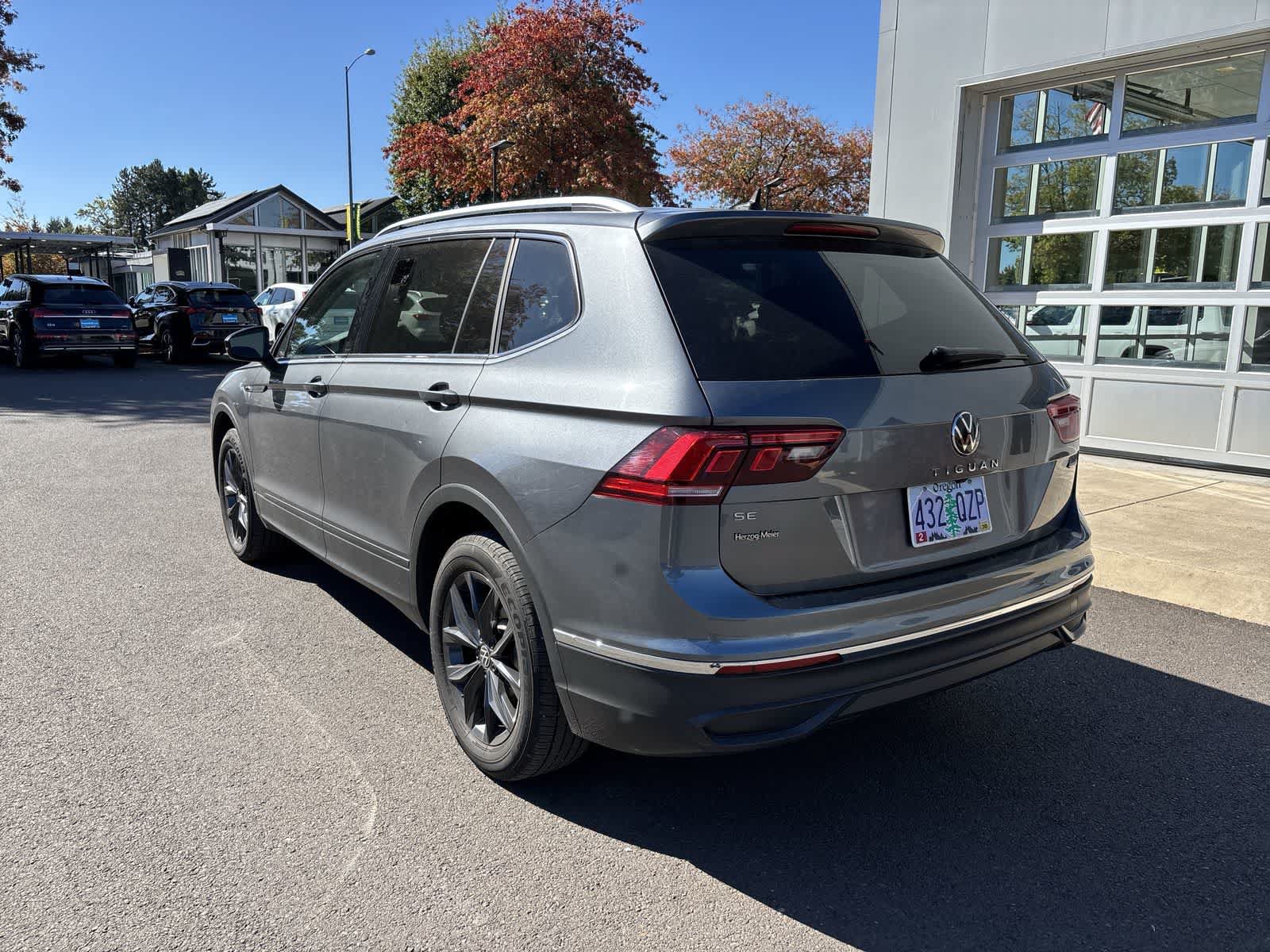 Used 2024 Volkswagen Tiguan SE AWD/4WD image 3