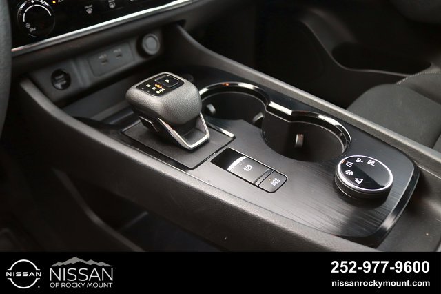 Used 2024 Nissan Rogue S AWD/4WD image 19