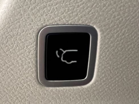 Used 2023 Chrysler Pacifica Touring-L AWD/4WD image 51