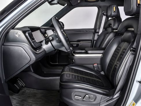 Used 2024 Rivian R1S Adventure AWD/4WD image 13