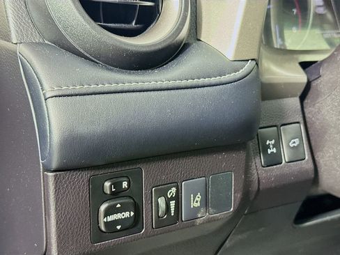 Used 2018 Toyota RAV4 XLE image 17