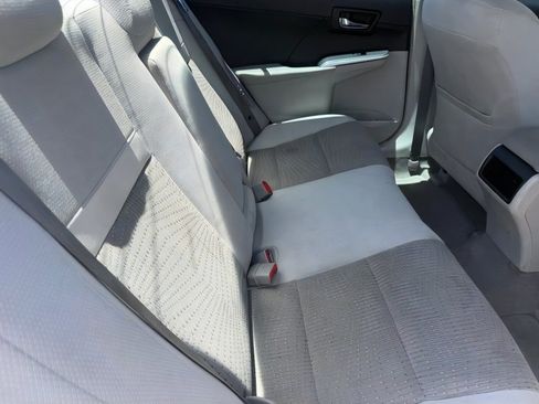 Used 2014 Toyota Camry LE FWD image 12