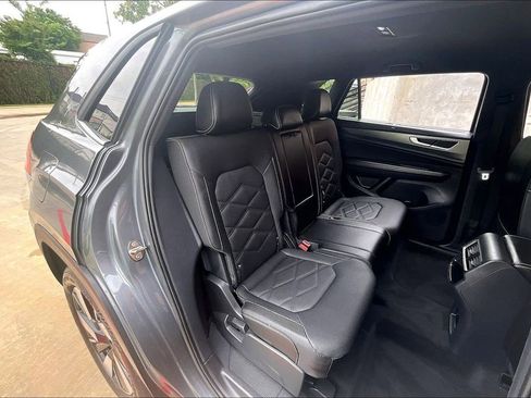 Used 2025 Volkswagen Atlas Cross Sport SE FWD image 38
