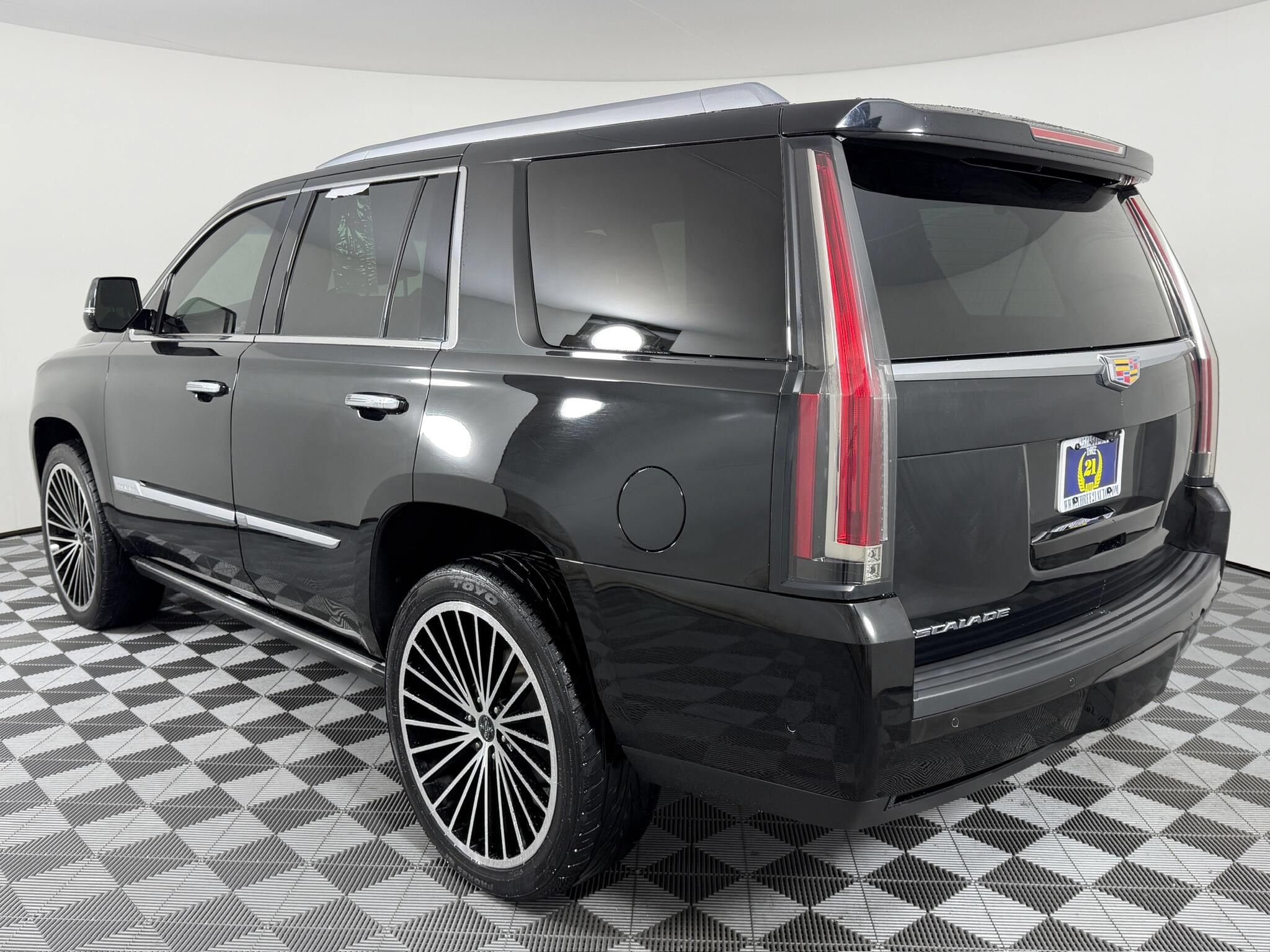 Used 2019 Cadillac Escalade Premium Luxury AWD/4WD image 7
