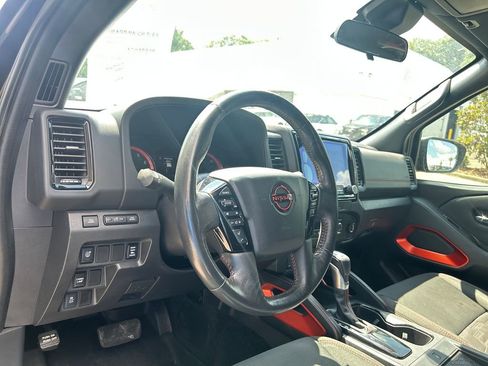Used 2022 Nissan Frontier Pro-X RWD image 10