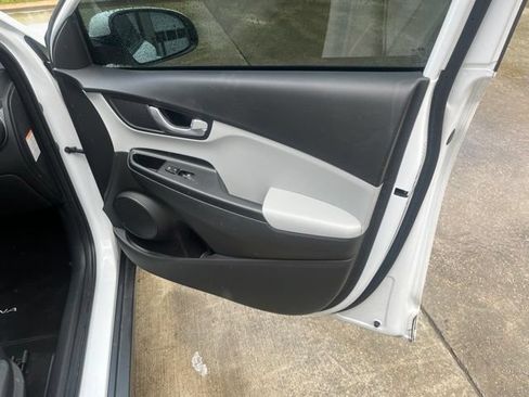 Used 2023 Hyundai Kona SE w/ Cargo Package FWD image 18