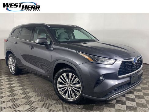 Used 2022 Toyota Highlander Platinum AWD/4WD image 1