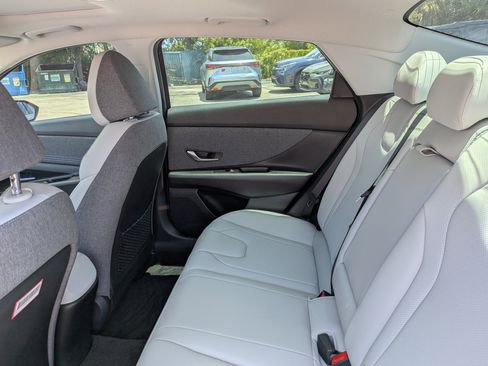 Used 2023 Hyundai Elantra Limited w/ Preferred Accessory Package FWD image 14