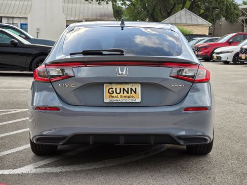 Used 2022 Honda Civic Sport image 2