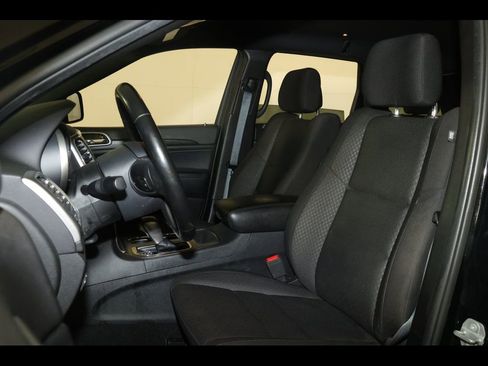 Used 2020 Jeep Grand Cherokee Laredo AWD/4WD image 12
