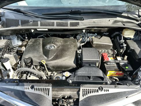 Used 2018 Toyota Sienna XLE Premium image 9