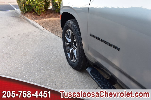 Used 2023 Chevrolet Suburban Z71 w/ Luxury Package AWD/4WD image 20