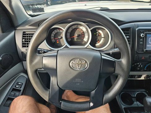 Used 2014 Toyota Tacoma 2WD Double Cab image 11