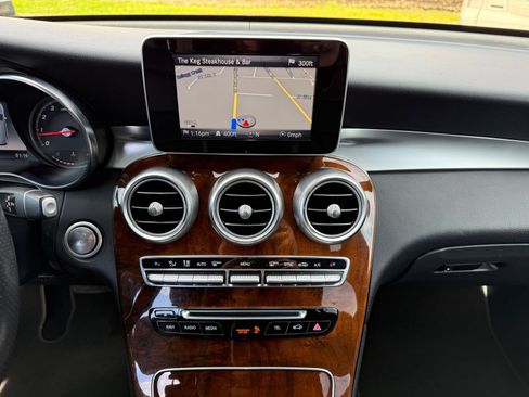 Used 2018 Mercedes-Benz GLC 300 GLC 300 4MATIC w/ Premium Package image 23