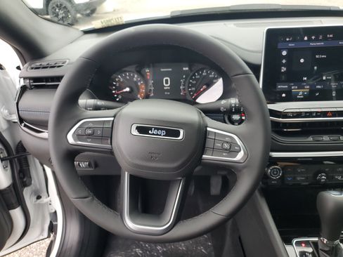 New 2026 Jeep Compass Latitude image 12