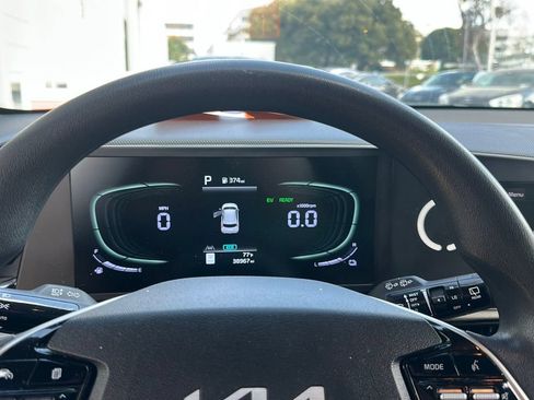 Used 2023 Kia Niro LX FWD image 7