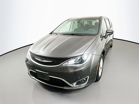 Used 2018 Chrysler Pacifica Touring Plus w/ Tire & Wheel Group image 3