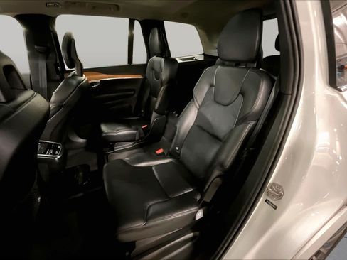Used 2021 Volvo XC90 T6 Momentum w/ Climate Package AWD/4WD image 21