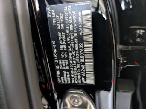 Used 2025 Porsche Macan image 43