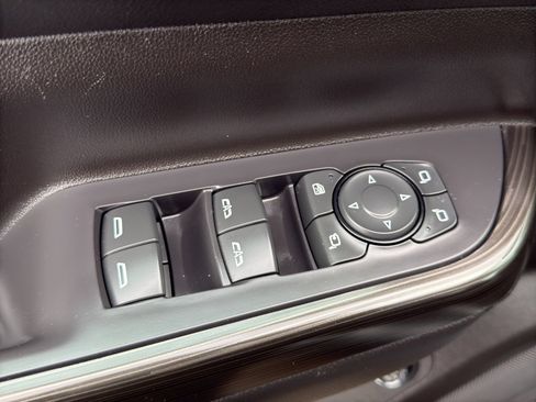 Certified 2022 GMC Acadia SLT w/ Preferred Package image 13