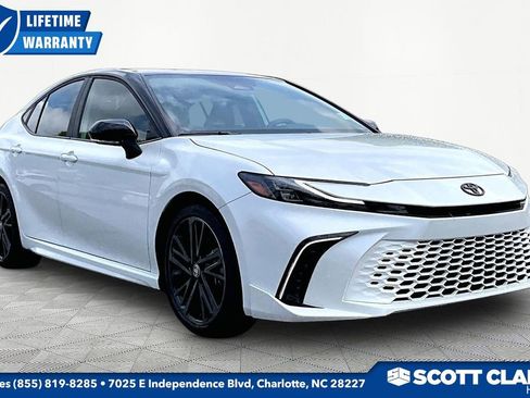 Used 2025 Toyota Camry XSE FWD image 1