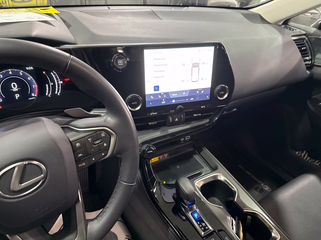 Used 2025 Lexus NX 250 FWD w/ Accessory Package (2T) image 4