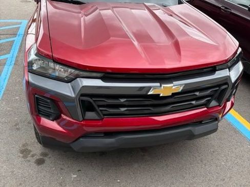 Used 2025 Chevrolet Colorado LT w/ Advanced Trailering Package AWD/4WD image 2