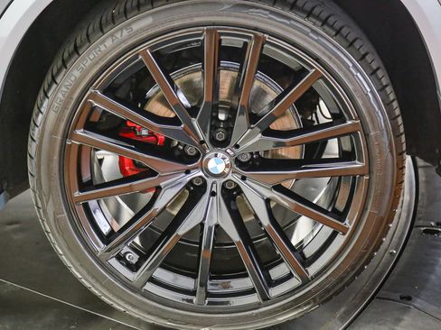Used 2024 BMW X5 xDrive40i w/ M Sport Package AWD/4WD image 11