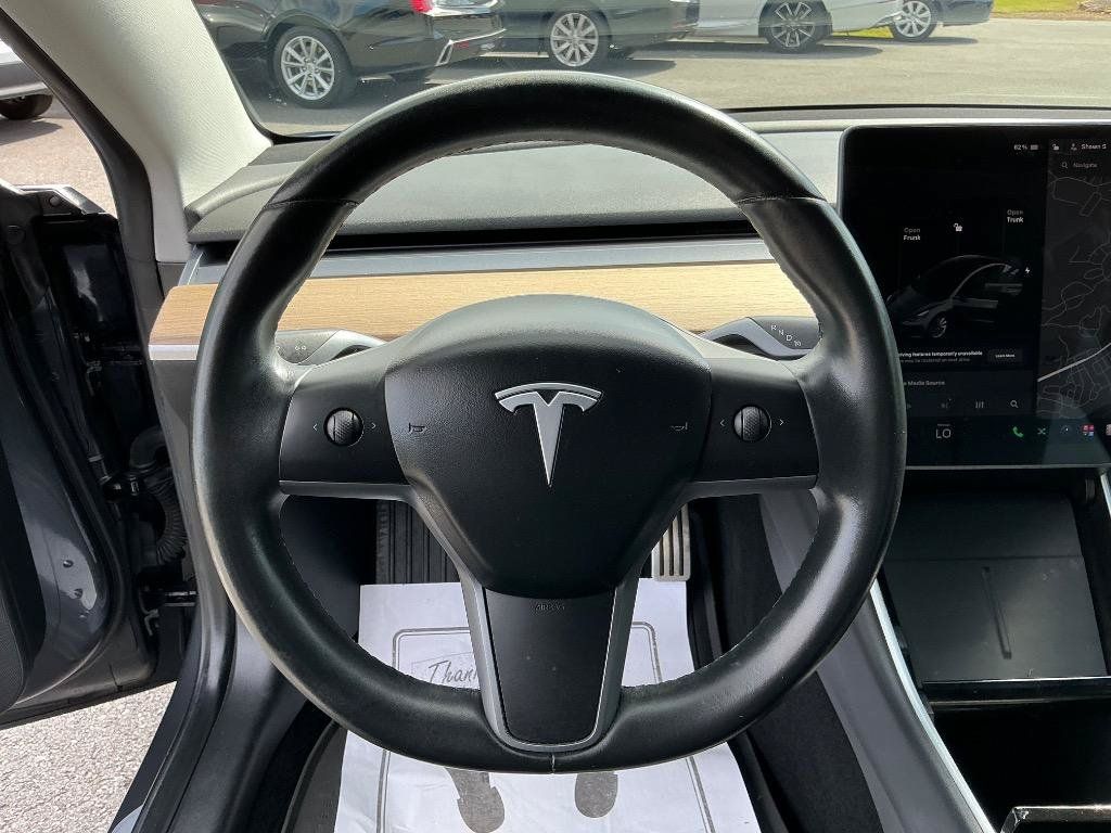 Used 2018 Tesla Model 3 Long Range AWD/4WD image 17