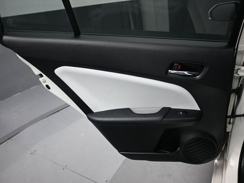 Used 2017 Toyota Prius Prime Advanced image 27