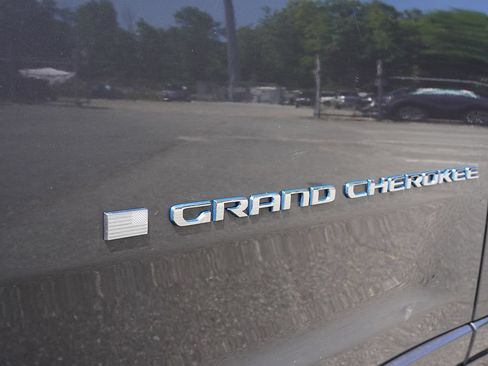 Used 2023 Jeep Grand Cherokee Overland w/ Luxury Tech Group IV AWD/4WD image 65