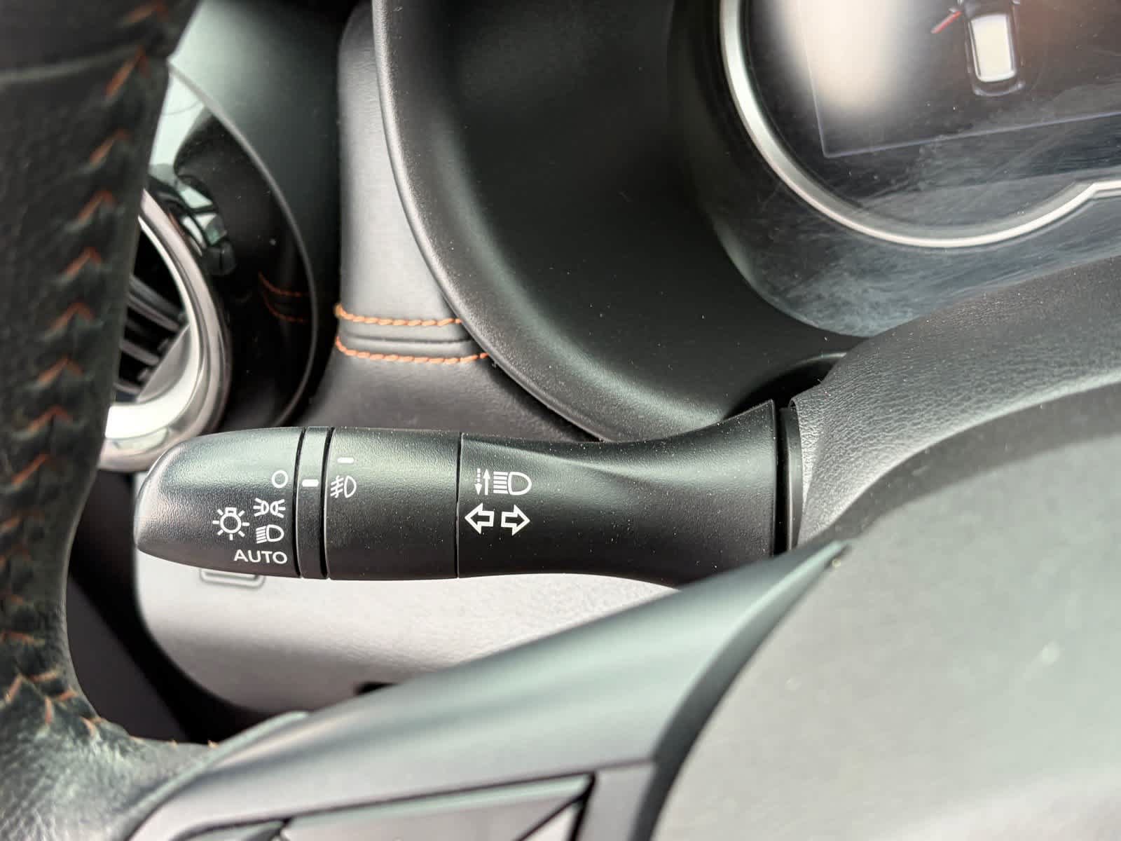 Certified 2019 Nissan Kicks SR FWD image 14