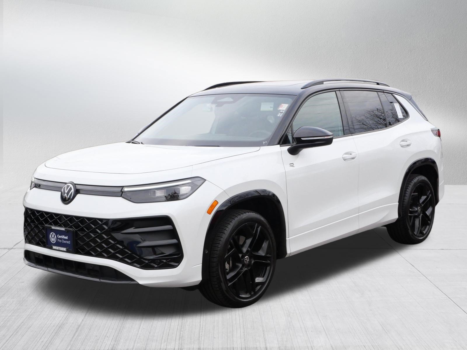 Certified 2025 Volkswagen Tiguan SE R-Line AWD/4WD image 3
