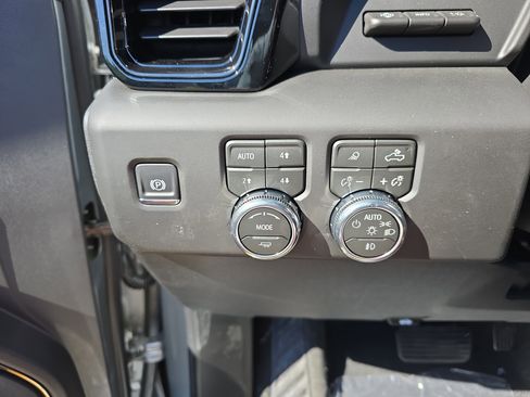 New 2026 GMC Sierra 2500 AT4 w/ AT4 Premium Plus Package AWD/4WD image 23