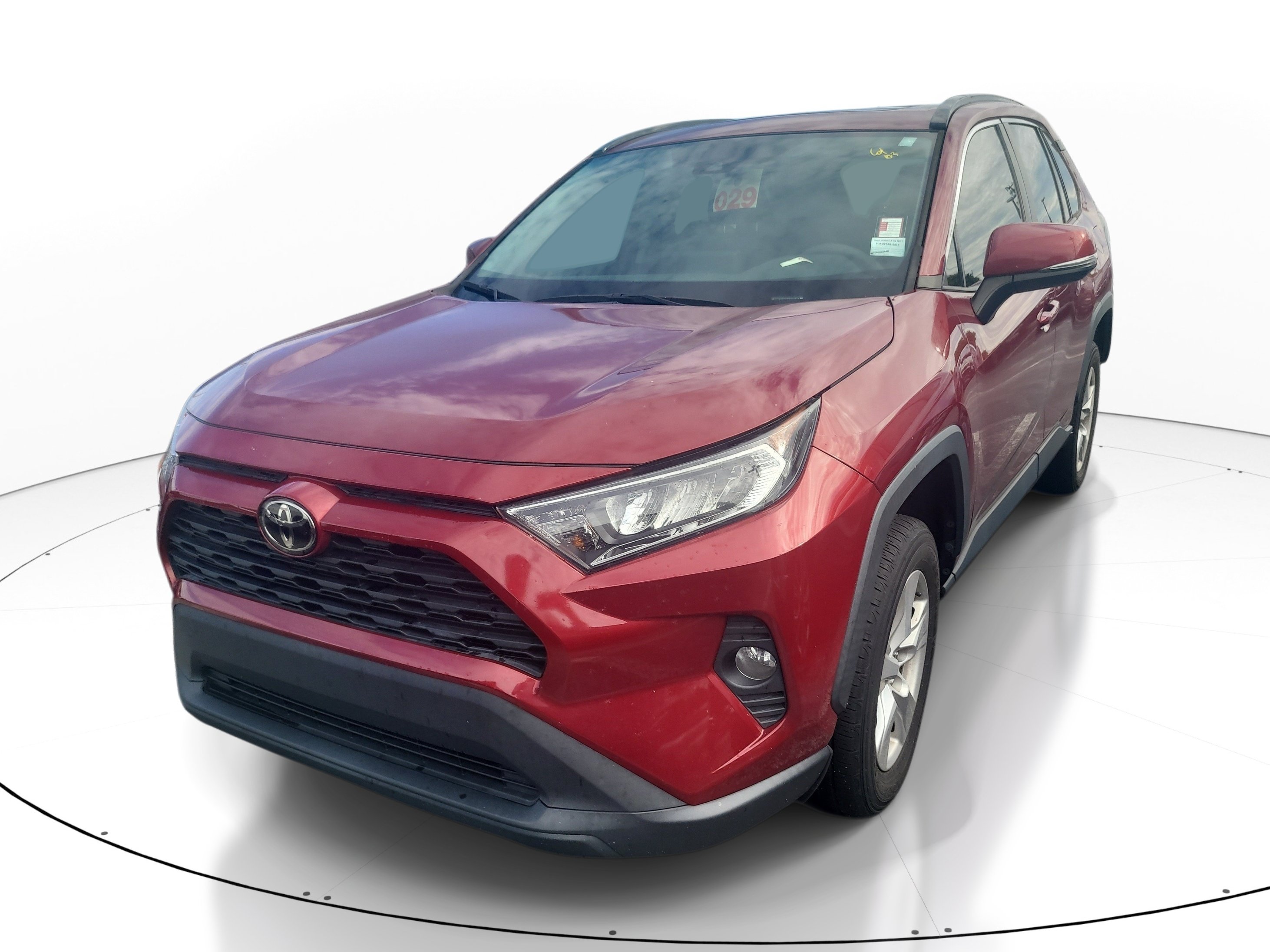 Used 2021 Toyota RAV4 XLE w/ Convenience Package FWD image 3