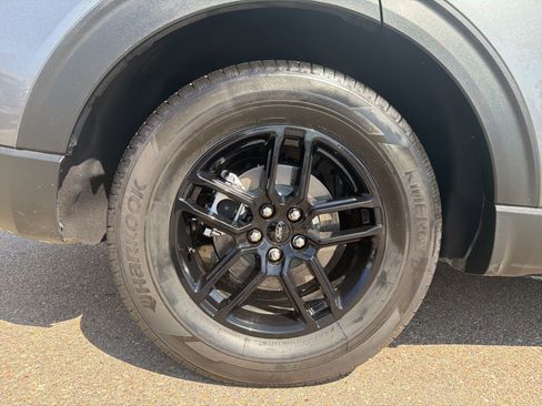 Used 2025 Ford Explorer Active w/ Active Comfort Package image 8