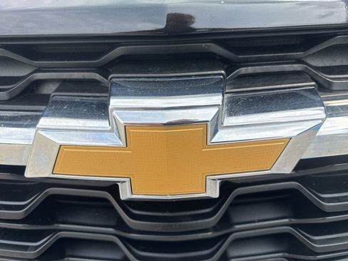 Used 2025 Chevrolet Trax LT w/ LT Convenience Package image 37