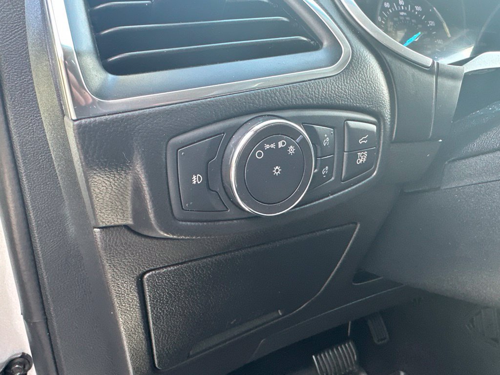 Used 2019 Ford Edge Titanium FWD image 15